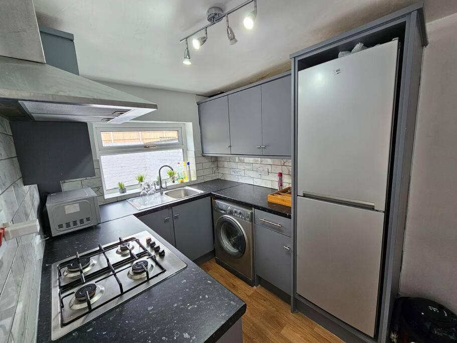 Convenient 3 Bed, Pr1 Near Uclan N Train Station Villa Preston  Kültér fotó